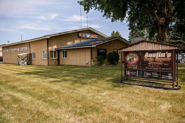 This is our shop! Since 1978, we're North Mankato's reliable and family-owned NAPA Gold AutoCare Center.