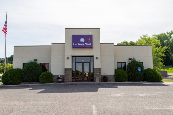 Exterior view of Mound, MN CorTrust Bank location