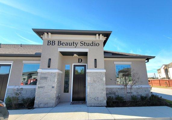 Schedule your appointment today with us!
https://bb-beauty-studio.square.site