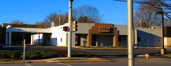 Wells Fargo, Newtown Square -- storefront