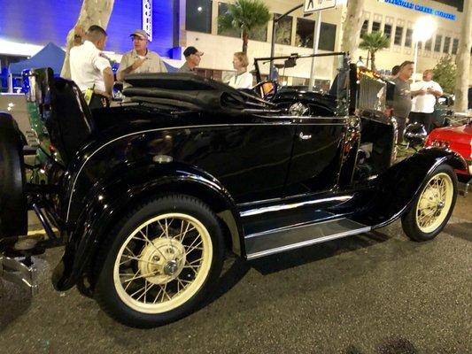 Classic & Vintage Cars @ 25th Anniversary of Glendale Cruise Night A Free Event!