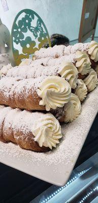 Vanilla cream horns