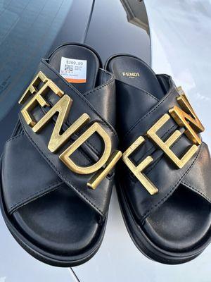 MINT CONDITION BARELY WORN FENDI SLIDES ‼‼