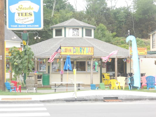 View of the front of the dairy bar. Too bad I don't have an awesome view of the lake which is behind me.