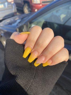 Ombré yellow nails.