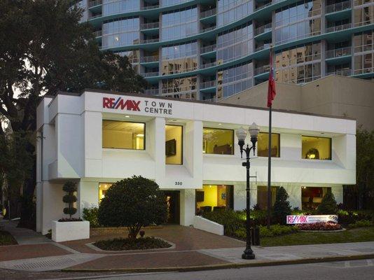 At The Colarusso Group at RE/MAX Town Center we have offices in Windermere/Ocoee, Winter Park, Downtown Orlando, and Miami!