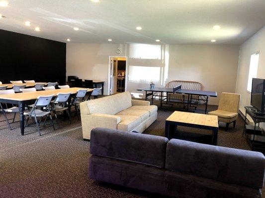 The living room in Brackett Lodge.