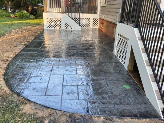 Ashlar slate concrete patio in gray