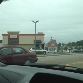 Dunkin Donuts -- 127 Main St, Foxboro            Storefront