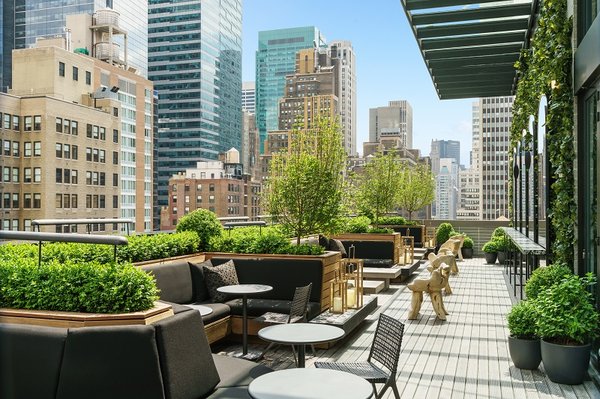 Want to drink outside in NYC? Come to Castell, a rooftop bar atop the AC Hotel New York Times Square