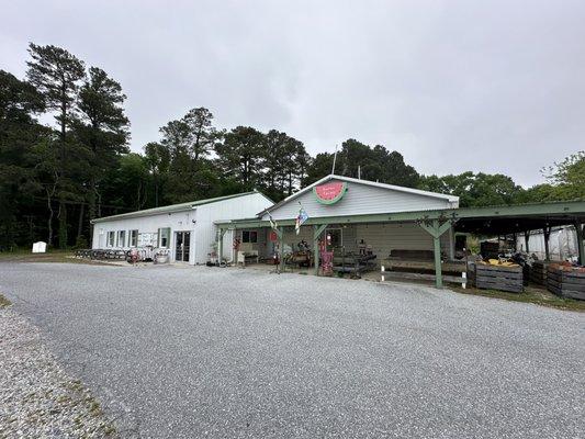 The outside of the store - full of garden goodies!