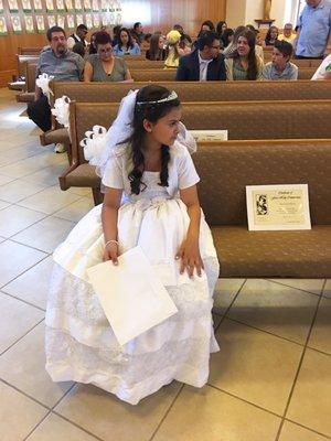 Hair do with her veil and crown.