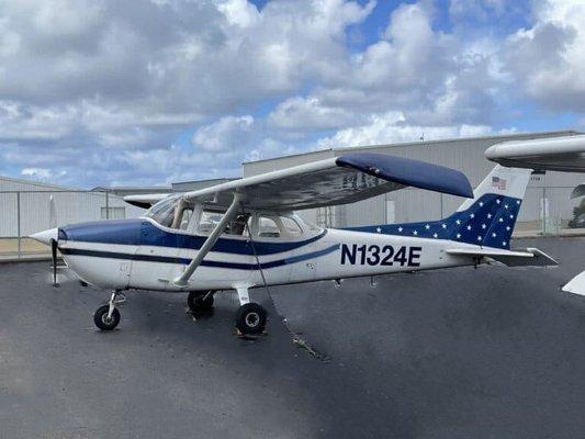 Cessna 172N 
 N1324E