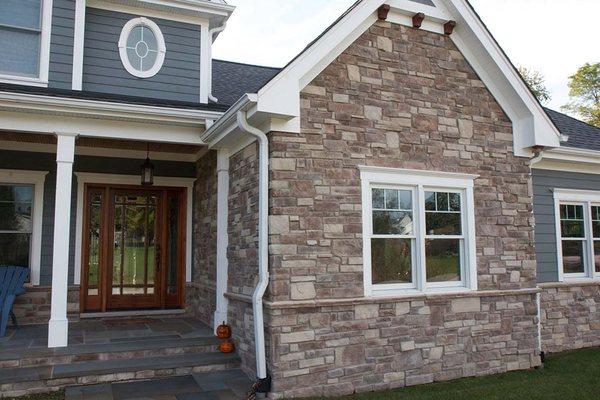 Cobble stack stone for textured exterior stone veneer