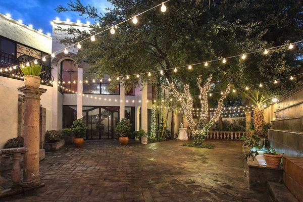 Nice patio to sit outside