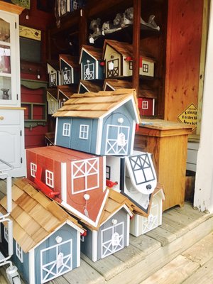 Barn house mailboxes