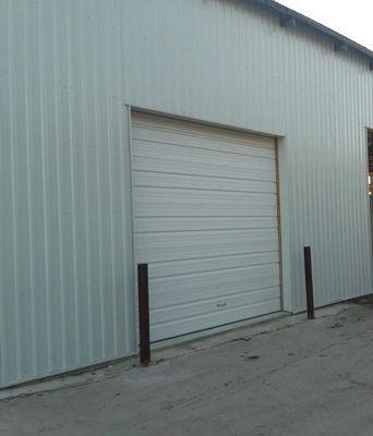 10'x10' Front Doors
8'x8' Back Doors
20' High Ceilings