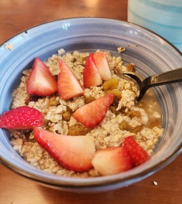 Oatmeal with berry topping