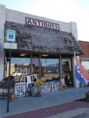 Robey's Antiques and Fine Arts Gallery