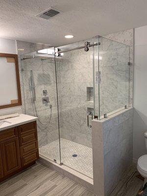 Sliding shower door