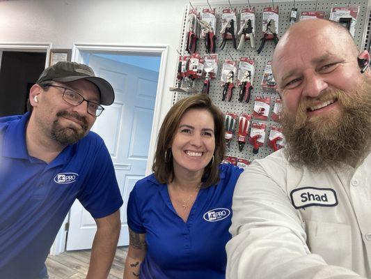 The crew here is amazing.  Come see Morgan for all your needs!!!