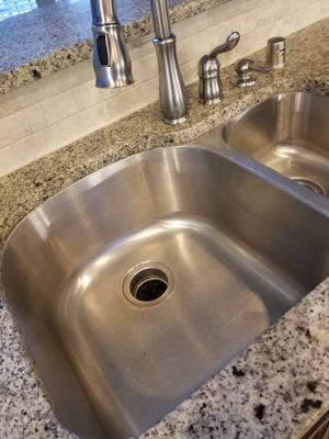 Sink cleaning