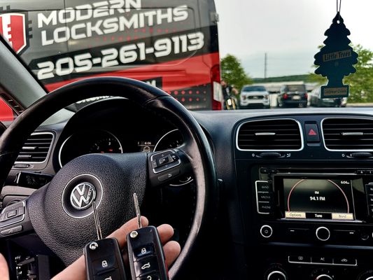 Modern Locksmiths is your trusted local locksmith for car key replacement service in Birmingham, AL.