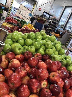 Neat and clean. Certainly a unique style for a farmers market.