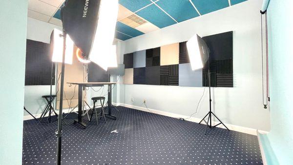 Our taping rooms offer 5-point lighting, sound absorption, multiple backdrops, HD playback, and space to live your best audition