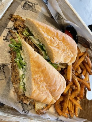 Short rib sandwich