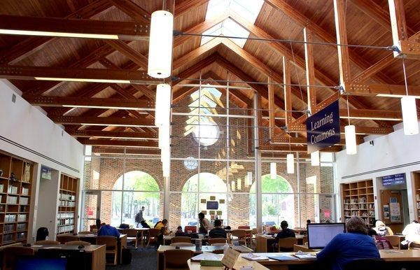 Interior of the Elizabeth Braswell Pearsall Library