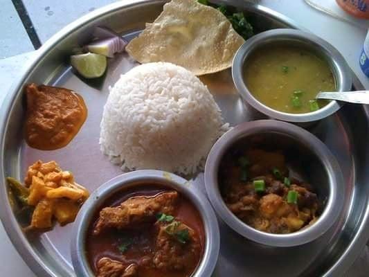 TYPICAL NEPALI THAALI......KUKHURAA KO MAASU....jhool