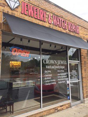 Broad ripple Location 4909 College Ave
(317)737-2706