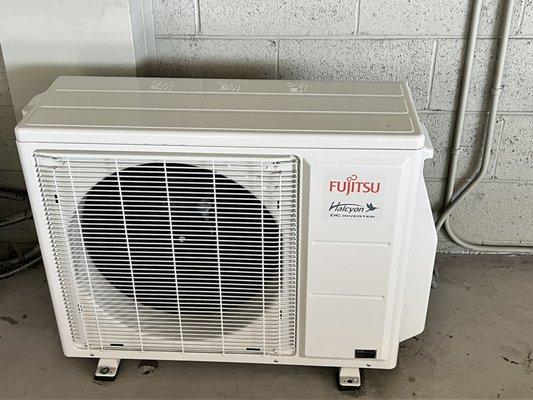 Fujitsu 19SEER system