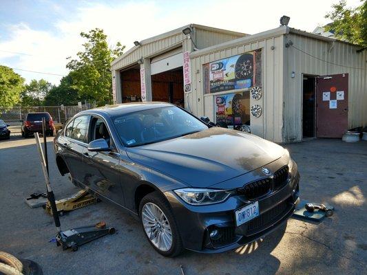 Install 18 inches tires BMW