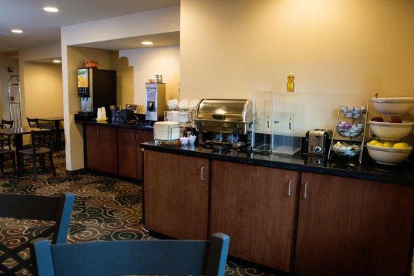 Hot complimentary breakfast and Free Wi-Fi