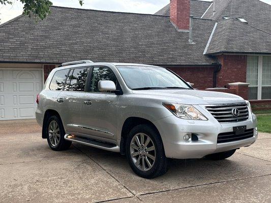 Lexus LX570