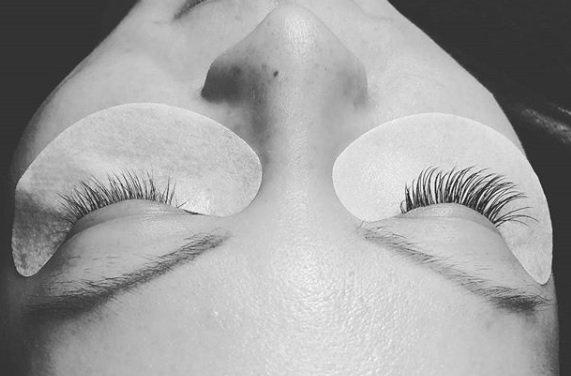 Eyelash extension - Before and after