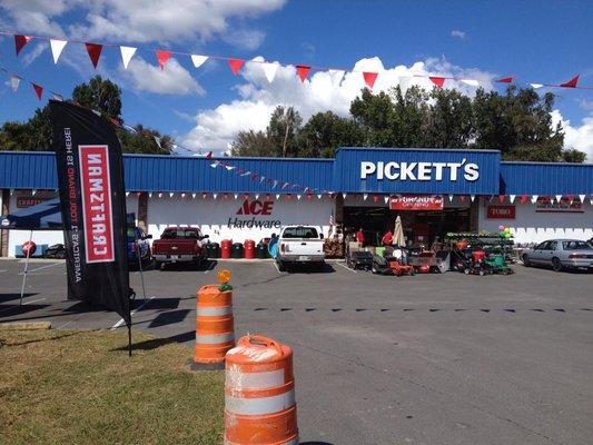 Picketts Ace hardware