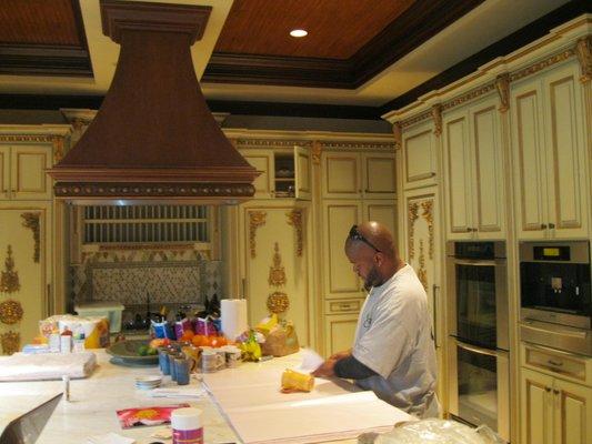 packing the fragile kitchen items