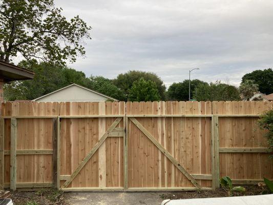 New cedar picket double door fence gate