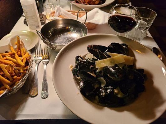 Mussels with fries on the side (included with entree)