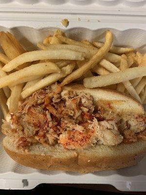 I asked for a Maine lobster roll and got served the Connecticut roll...never will eat here again