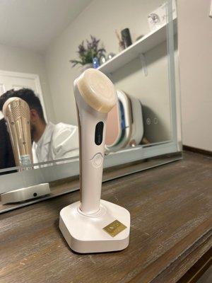 LED device helps with anti-aging, and skin rejuvenation!