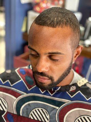 Low wavelength top haircut with bread trim