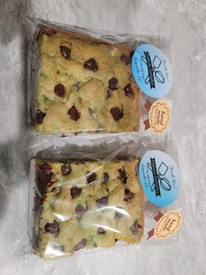 Mint chocolate chip cookie bars