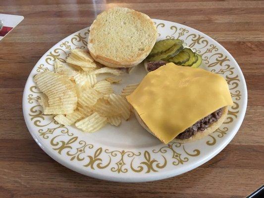 Cheeseburger and chips