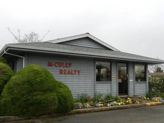 McCully Realty