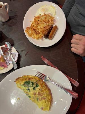 Sausage & eggs and ham, cheese & spinach omelette