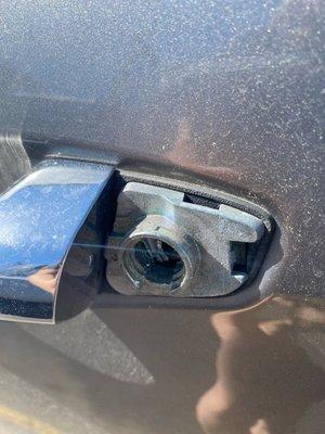 Missing keyhole on driver door handle